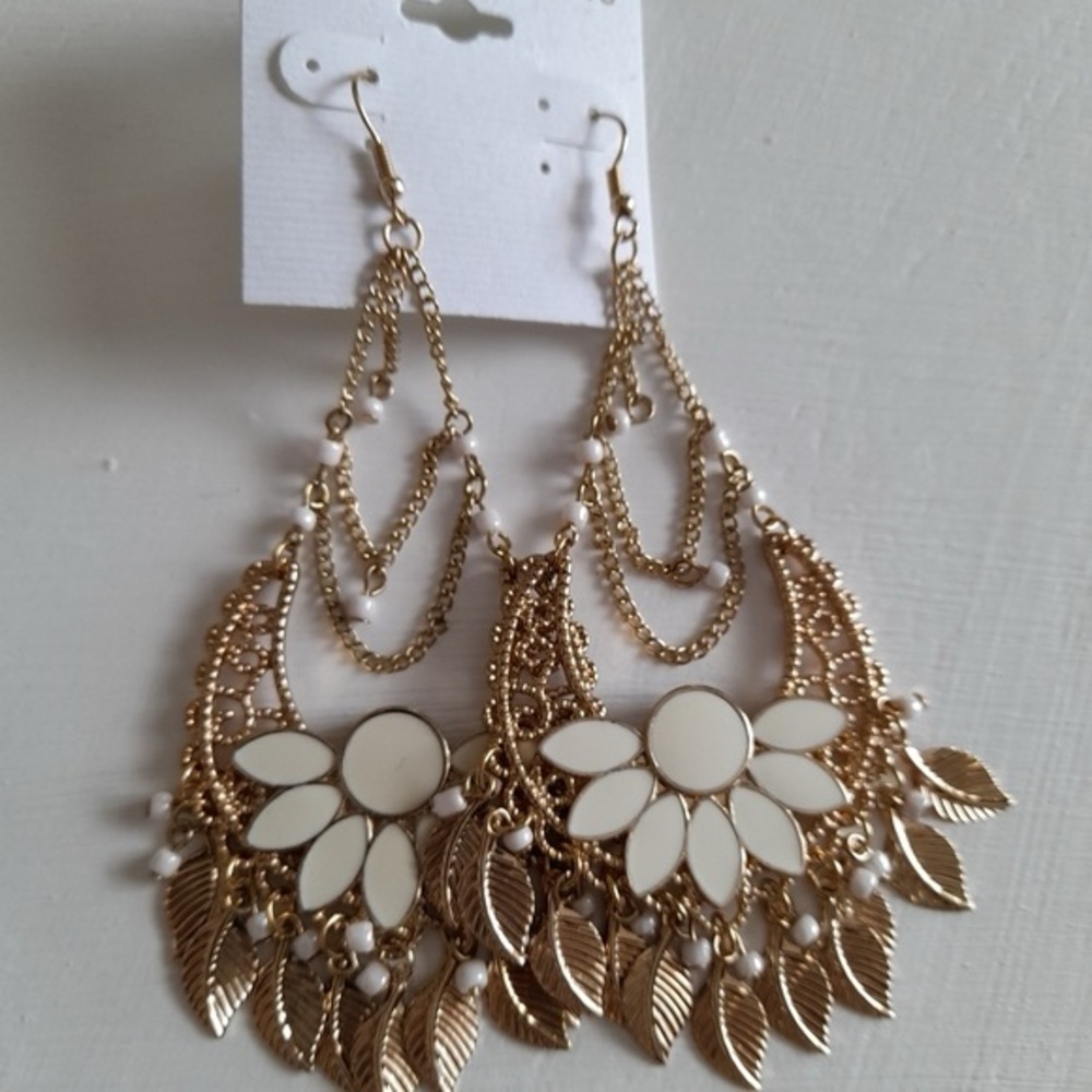 Bundle of Fashion Earrings - Picture 3 of 3